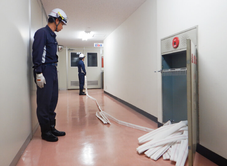 消火栓操法訓練の様子の写真
